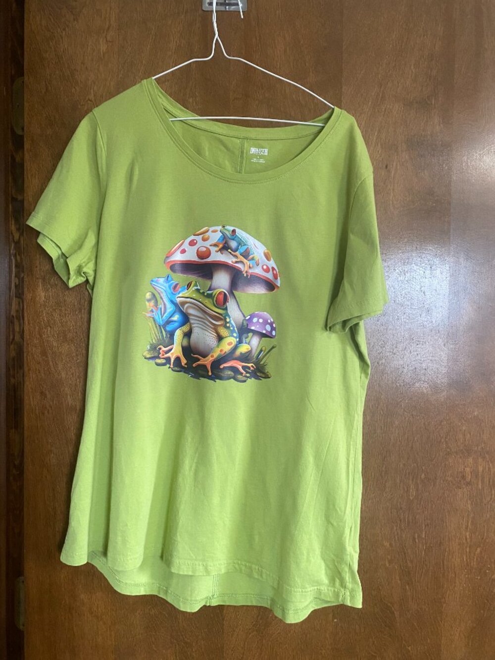 Frog Themed Bright Green Duluth Trading T-Shirt With a colorful Frog Size L